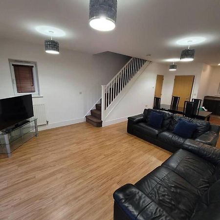Spacious 3 Bed House With Ensuite And Free Parking Milton Keynes Eksteriør billede