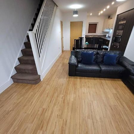 Spacious 3 Bed House With Ensuite And Free Parking Milton Keynes Eksteriør billede