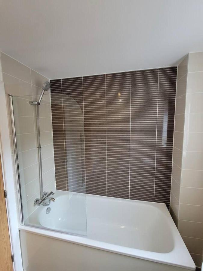 Spacious 3 Bed House With Ensuite And Free Parking Milton Keynes Eksteriør billede