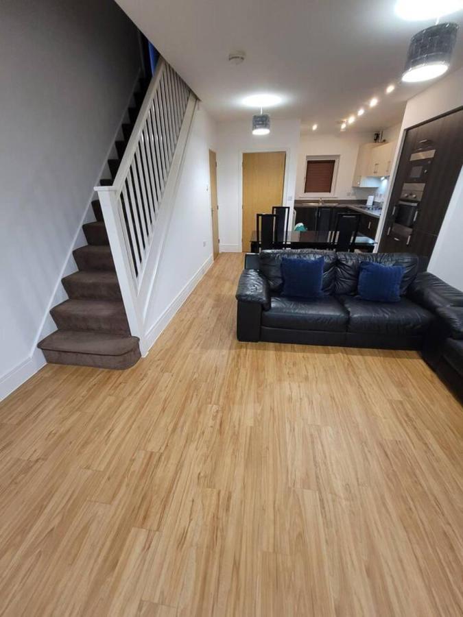 Spacious 3 Bed House With Ensuite And Free Parking Milton Keynes Eksteriør billede