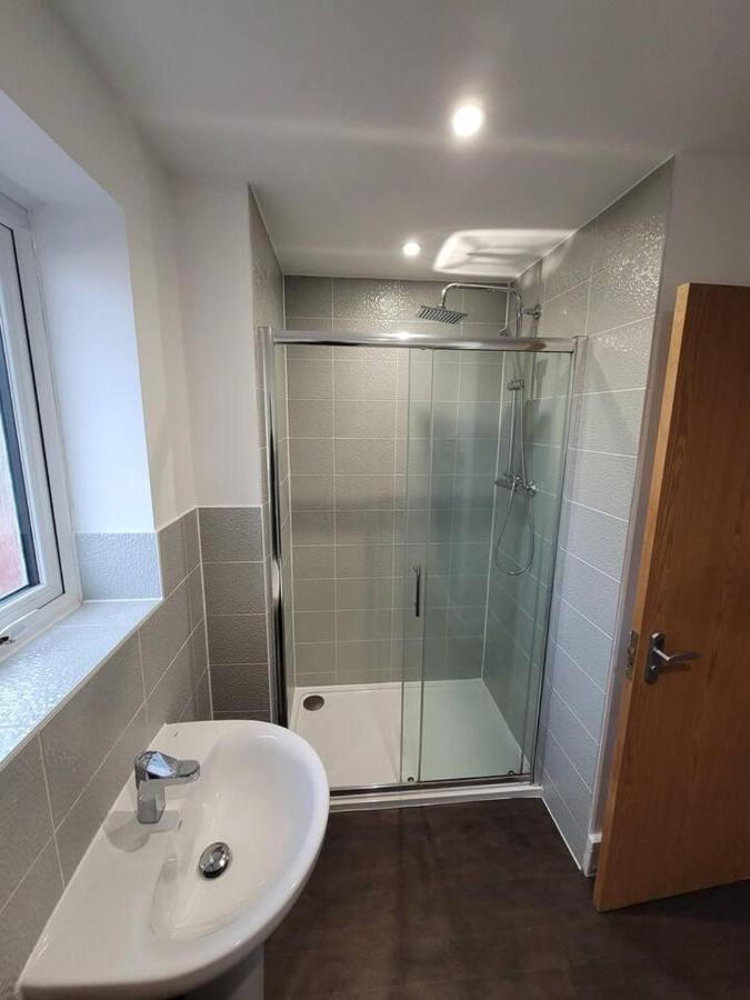 Spacious 3 Bed House With Ensuite And Free Parking Milton Keynes Eksteriør billede