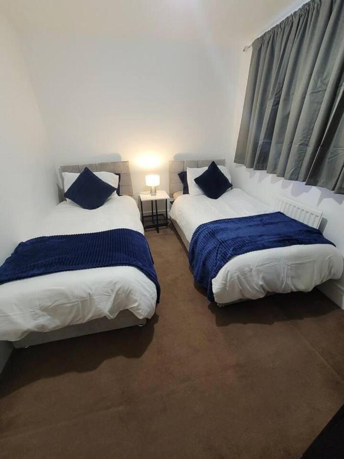 Spacious 3 Bed House With Ensuite And Free Parking Milton Keynes Eksteriør billede