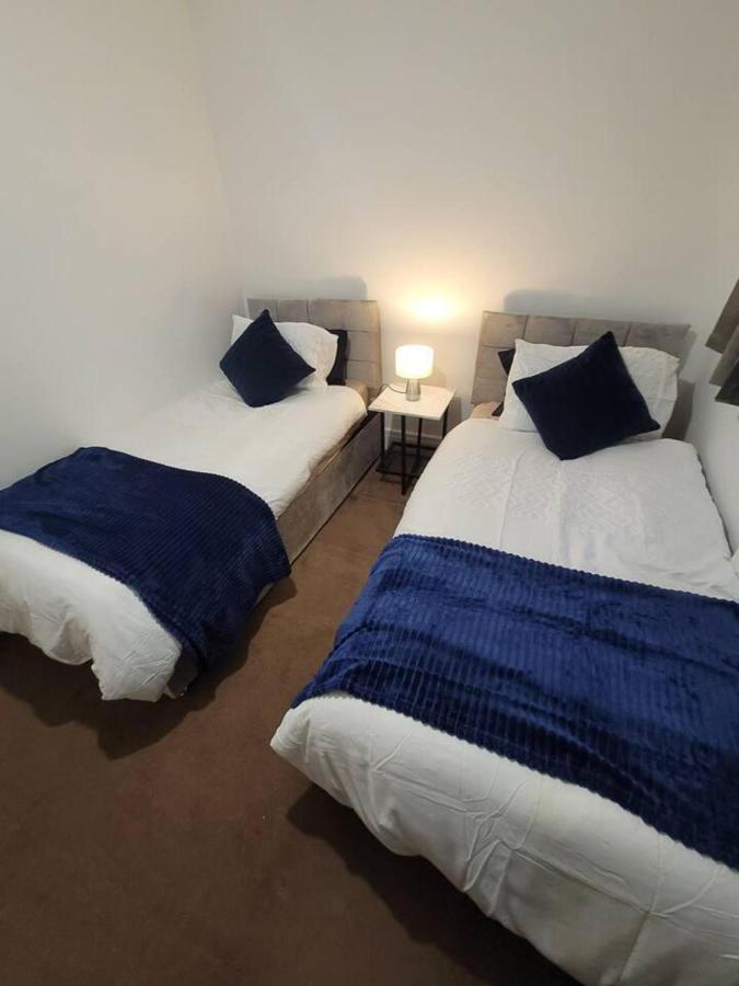 Spacious 3 Bed House With Ensuite And Free Parking Milton Keynes Eksteriør billede